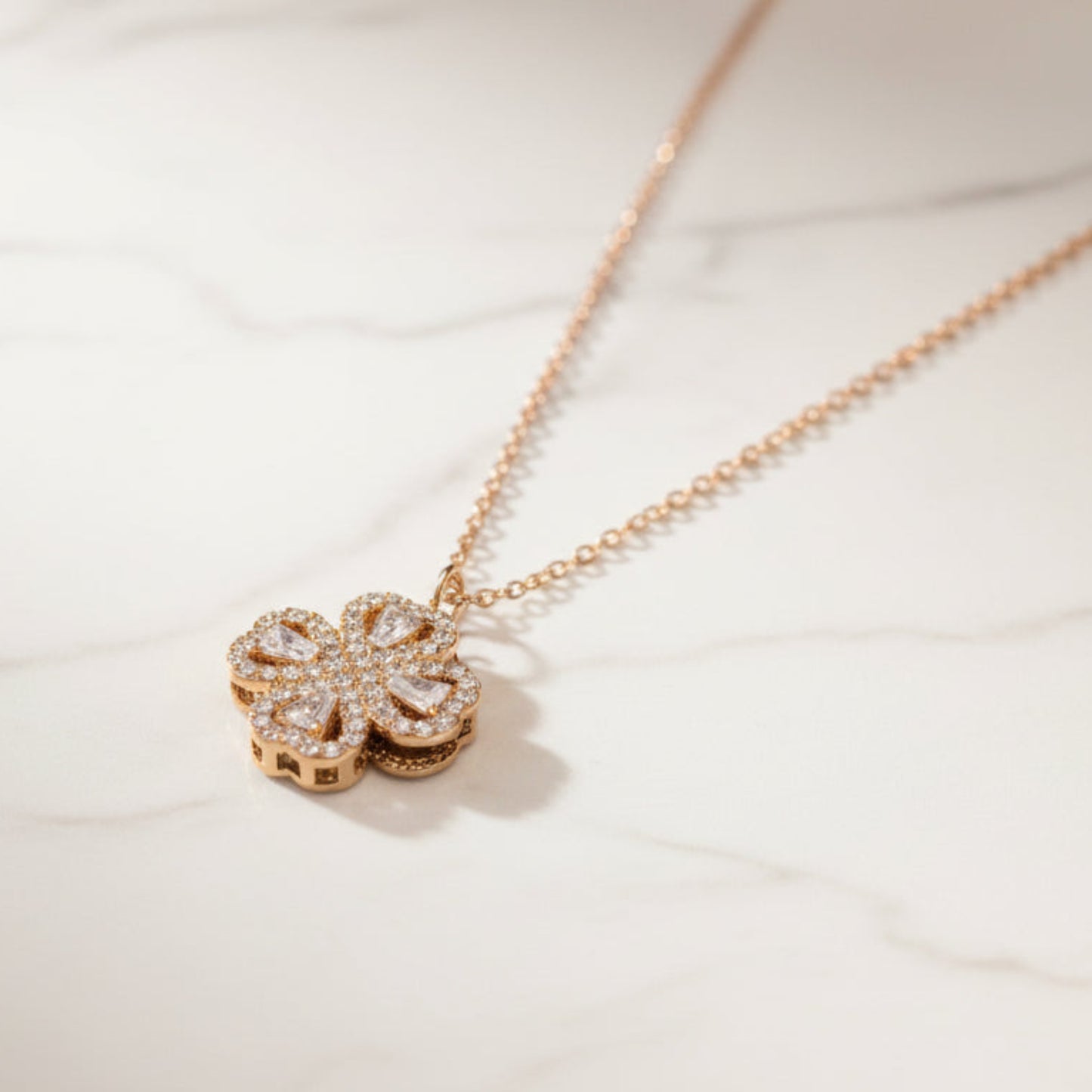 COLLANA DONNA CON QUADRIFOGLIO GIREVOLE IN ACCIAIO GOLD