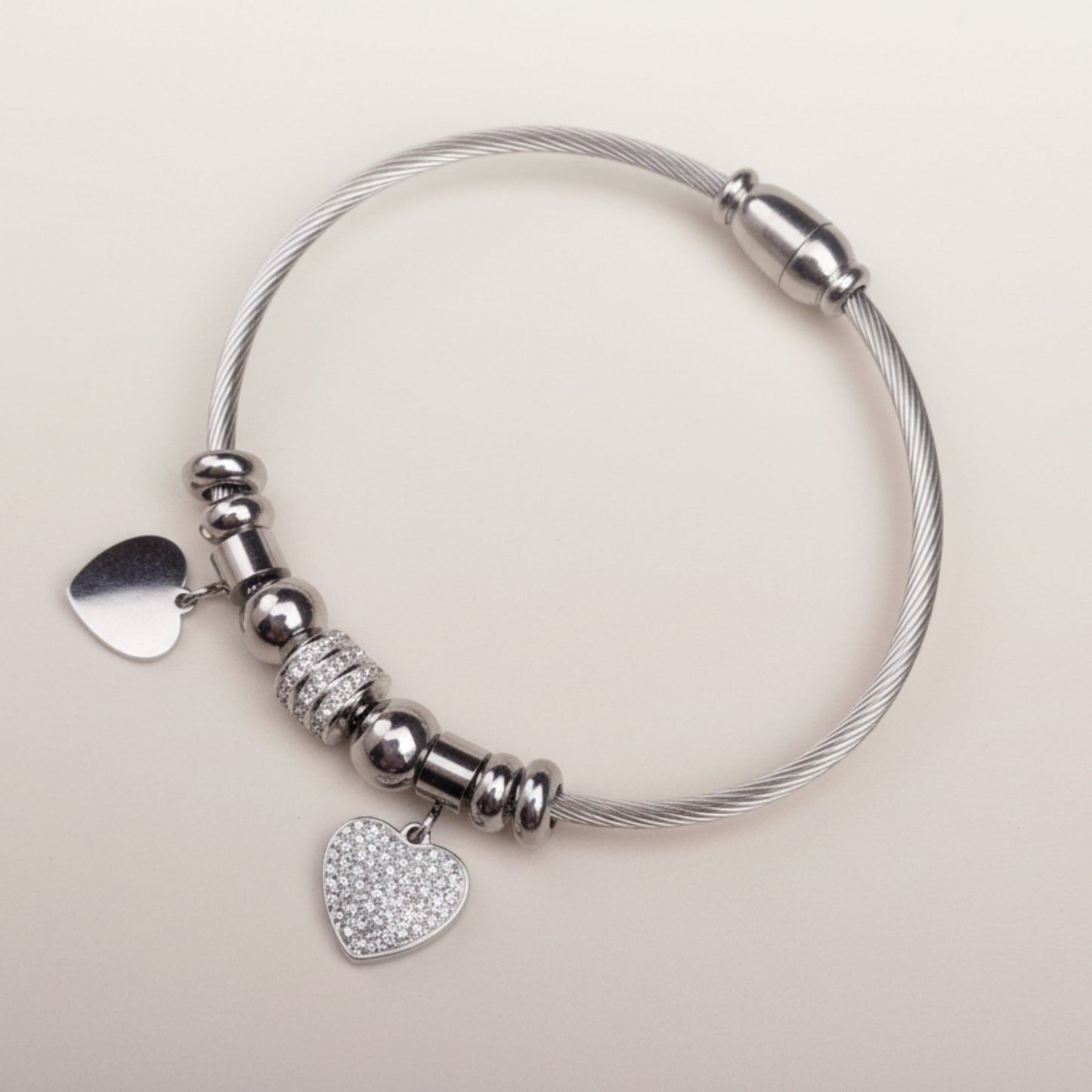 BRACCIALE LILLI IN ACCIAIO SILVER RIGIDO CON CIONDOLI A CUORE