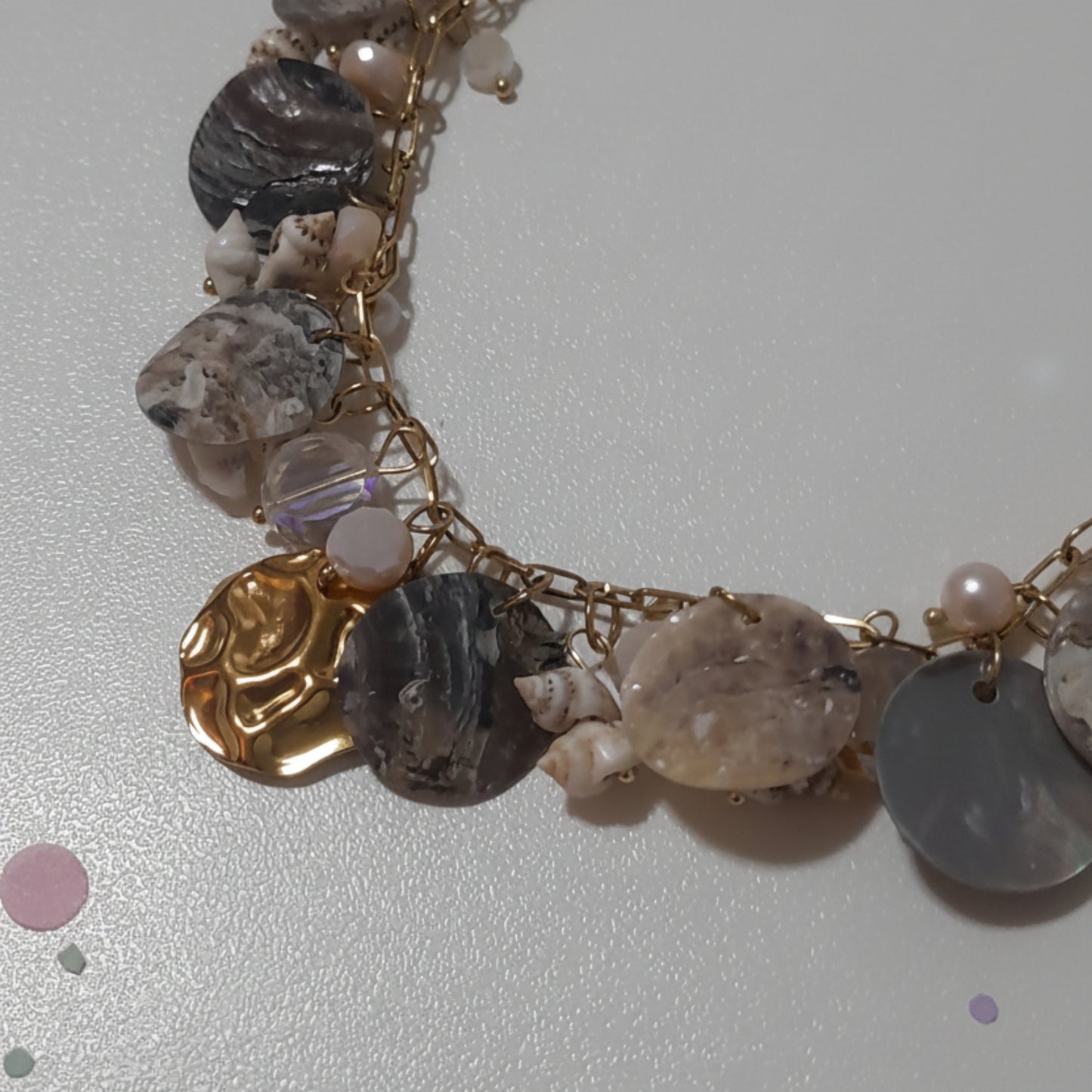 COLLANA ESTIVA GOLD IN ACCIAIO REGOLABILE CON CONCHILE E CIONDOLO MARTELLATO