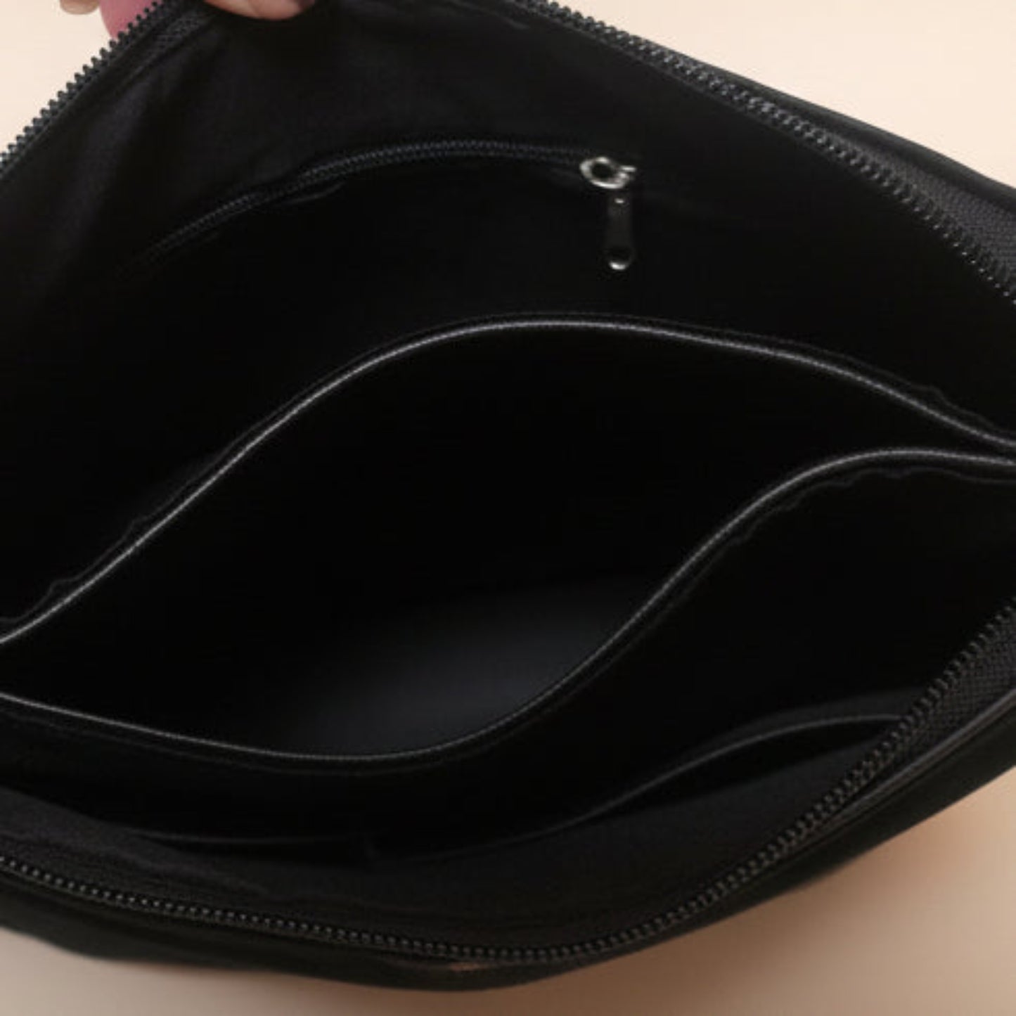 BORSA NERA A TRACOLLA ORGANIZER CON TASCHE E TRACOLLA REGOLABILE