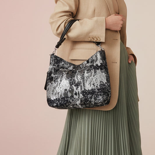 BORSA IN JEANS CAPIENTE CON TRACOLLA REMOVIBILE-PRATICA,MODERNA E DI TENDENZA