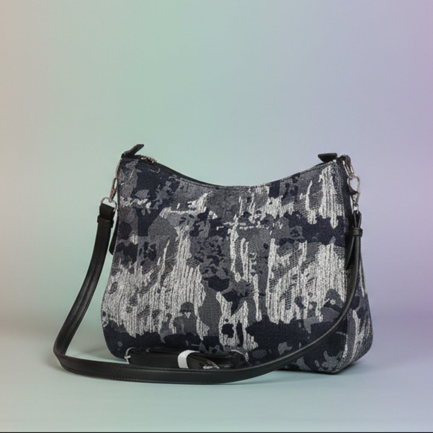 BORSA IN JEANS CAPIENTE CON TRACOLLA REMOVIBILE-PRATICA,MODERNA E DI TENDENZA