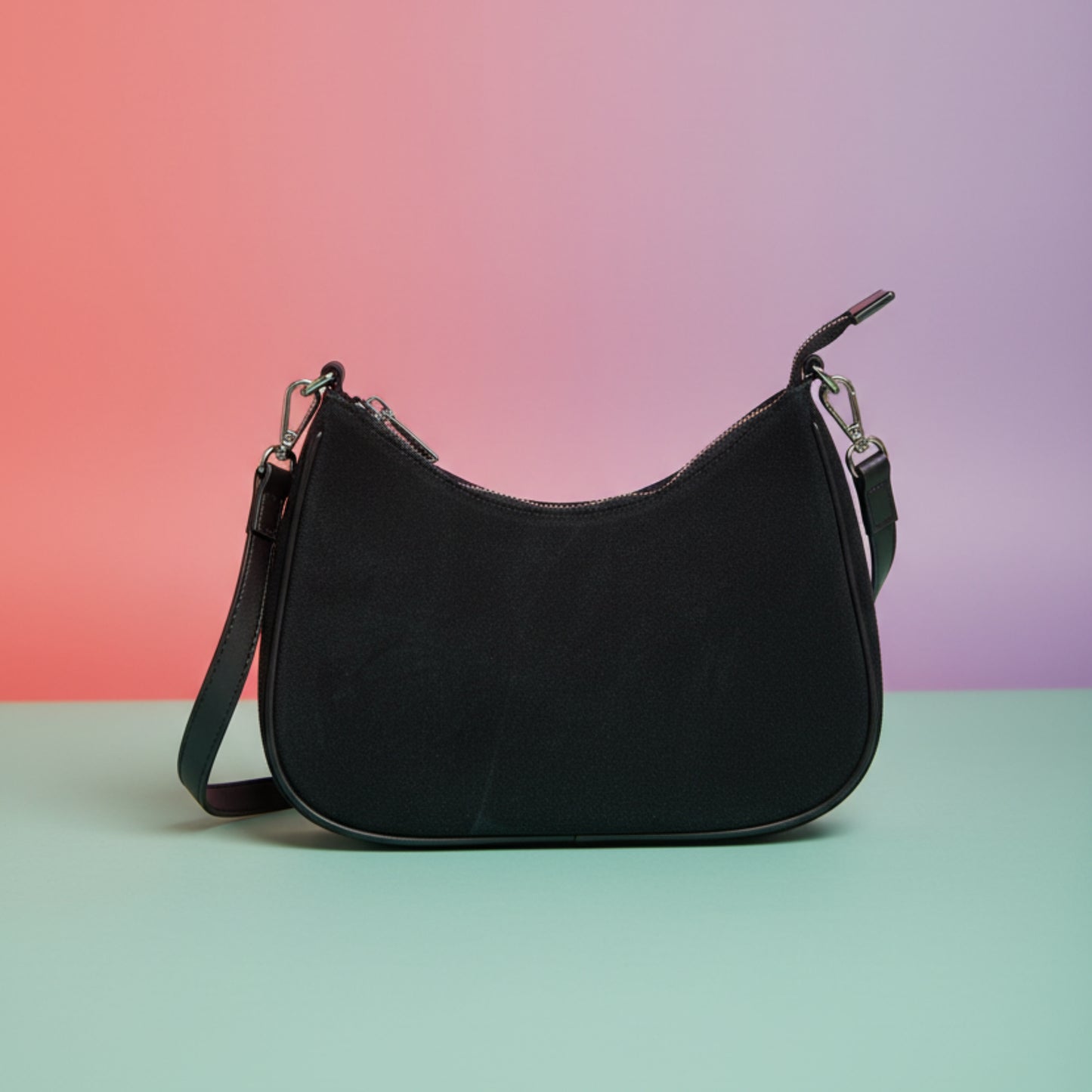 BORSA IN JEANS A MEZZALUNA CON DOPPIA TRACOLLA REMOVIBILE-TRENDY E ALLA MODA