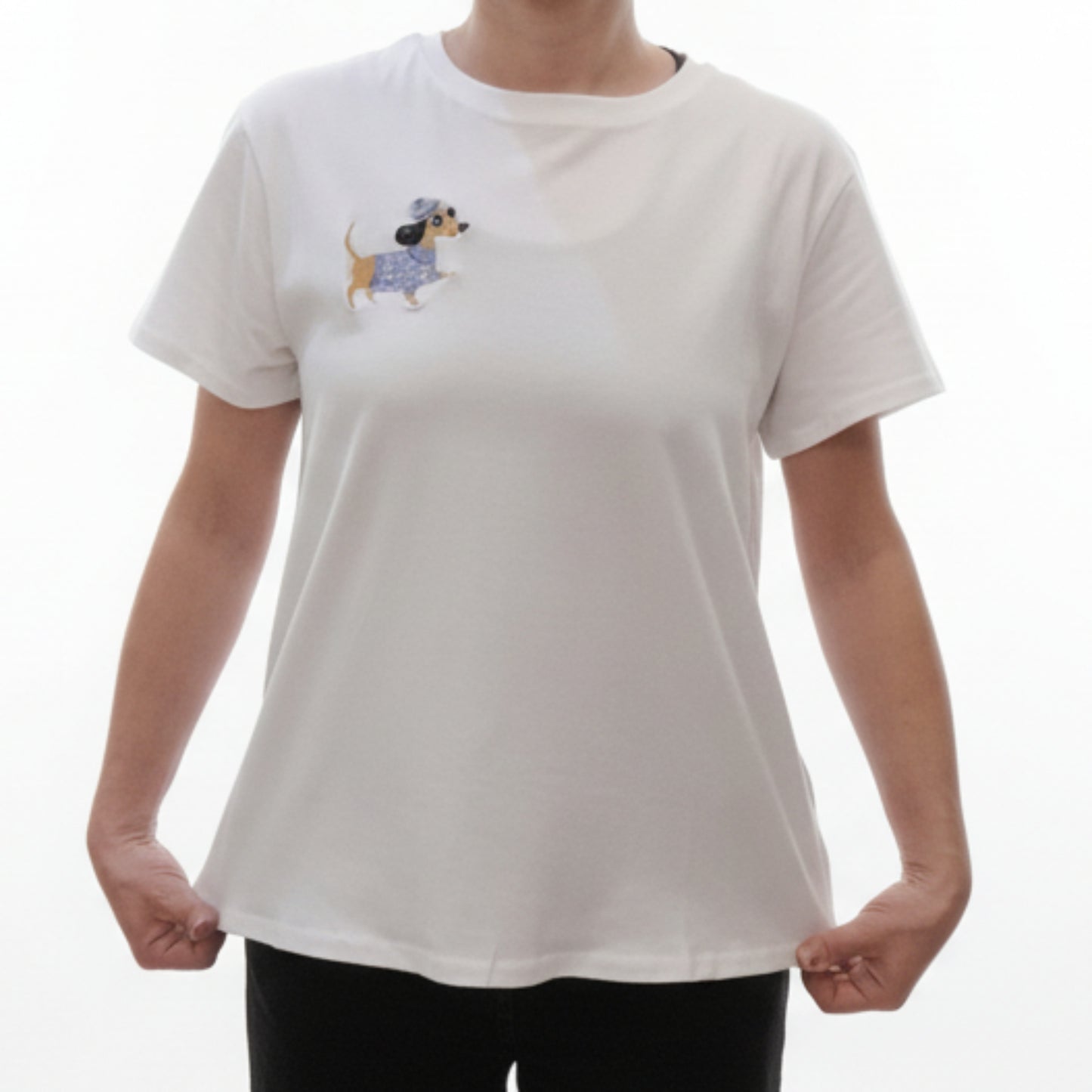 T-SHIRT BIANCA CON BASSOTTO RICAMATO - MADE IN ITALY - COTONE STRETCH