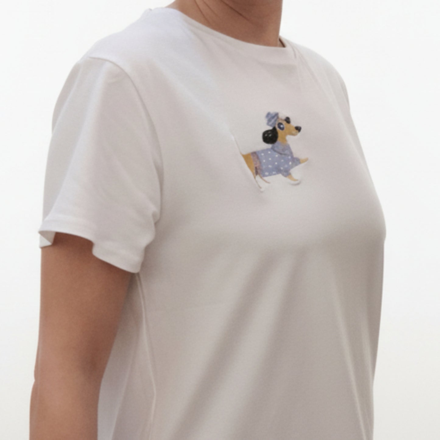 T-SHIRT BIANCA CON BASSOTTO RICAMATO - MADE IN ITALY - COTONE STRETCH