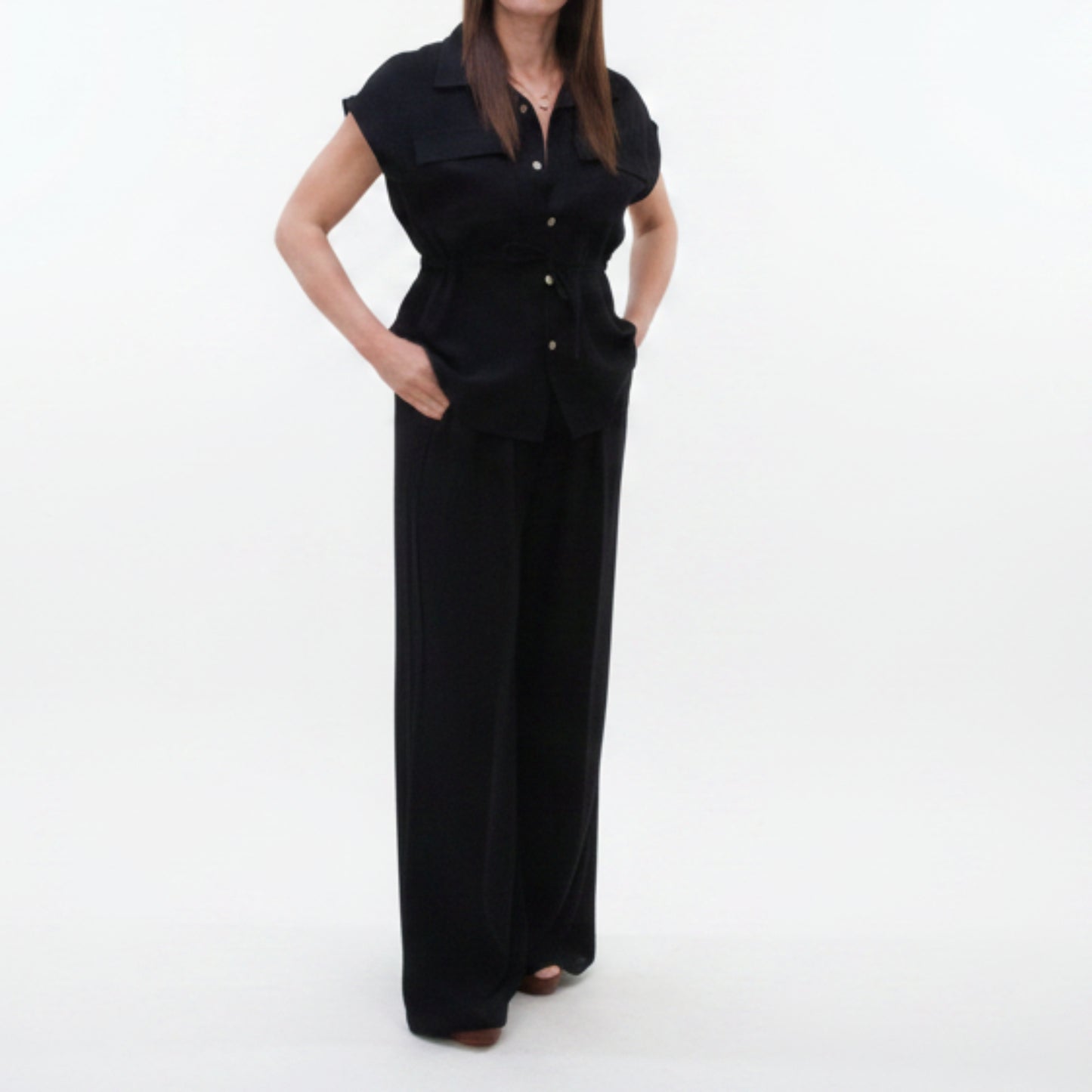 COMPLETO ESTIVO FRESCO E LEGGERO, CAMICIA REGOLABILE + PANTALONE LARGO VITA ELASTICA (S-L)