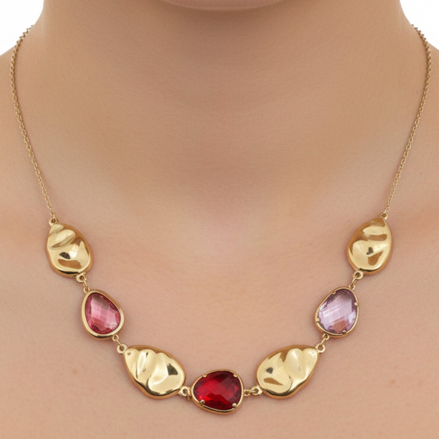 COLLANA IN ACCIAIO GOLD CON PIETRE COLORATE E INSERTI MARTELLATI
